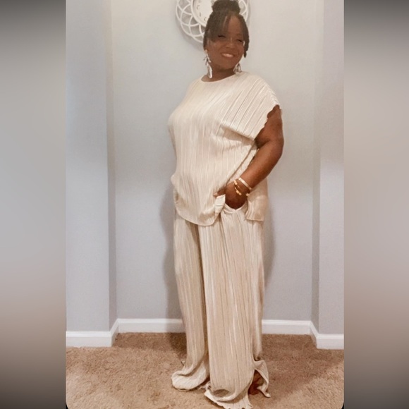 Plus Pleated Pants Set - Picture 2 of 6